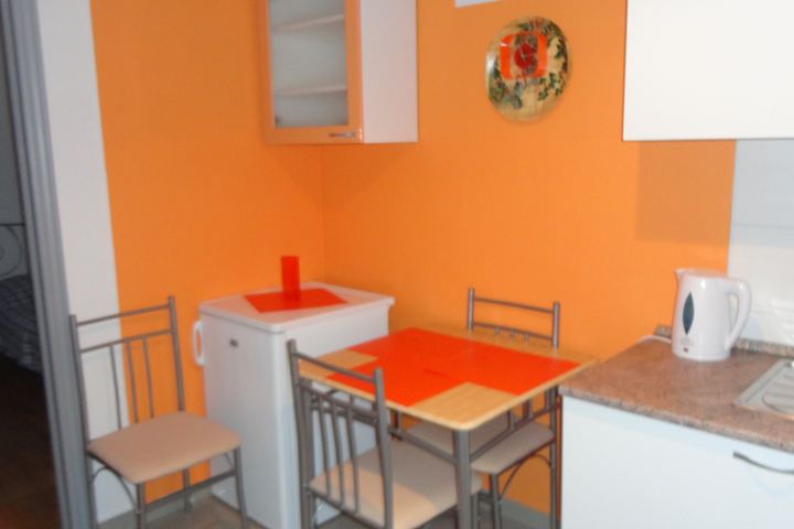 apartmani na 3 katu sa kuhinjom makarska