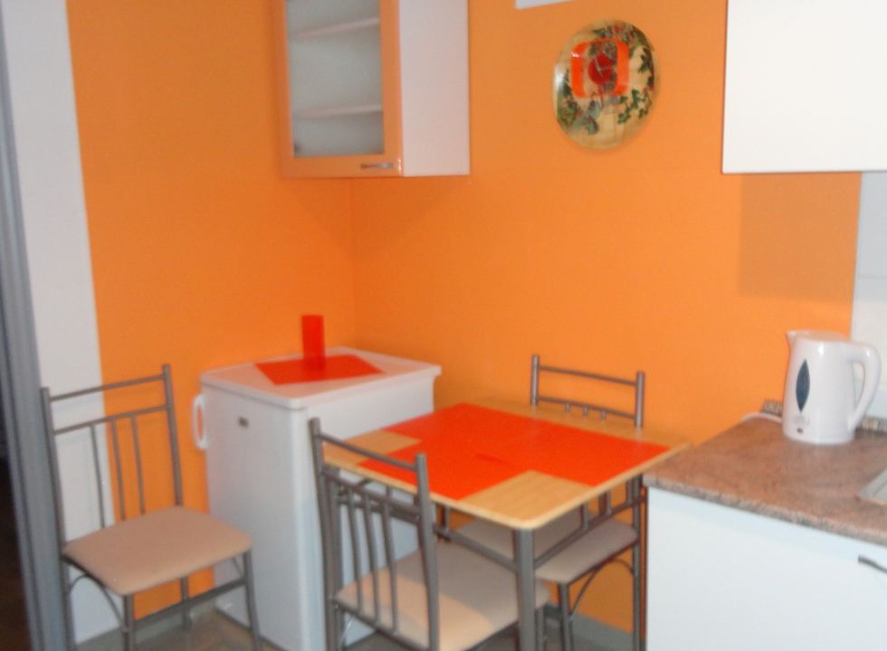 apartmani na 3 katu sa kuhinjom makarska