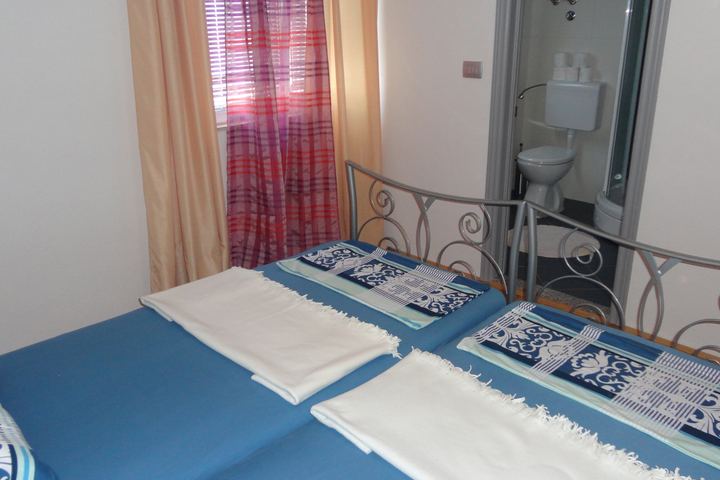 moderni apartman u makarskoj sa klimom