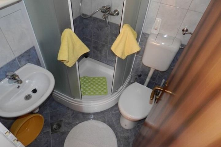 kupaonica u apartmanu